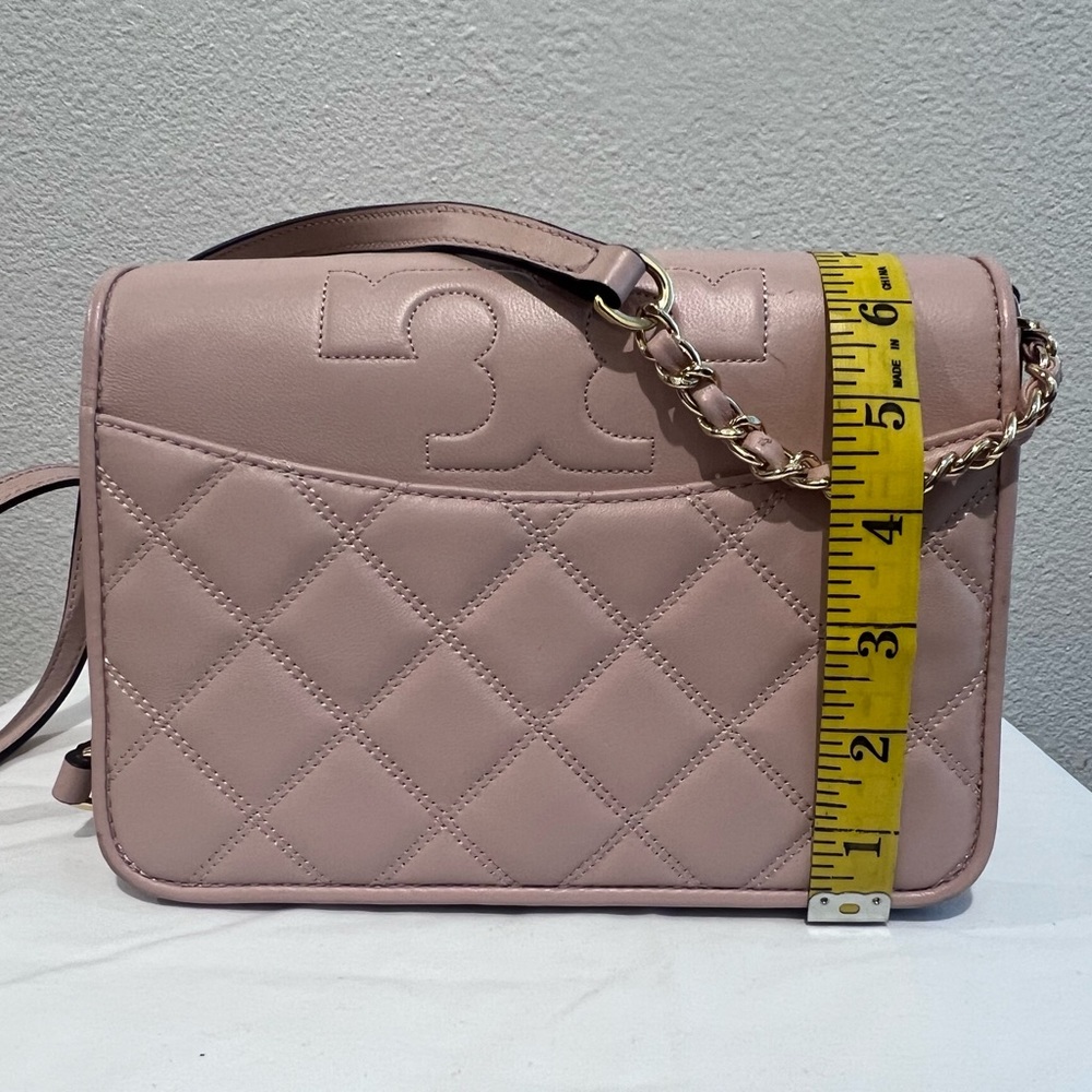 Tory Burch - pink quilted handbag with chain details in the strap.
